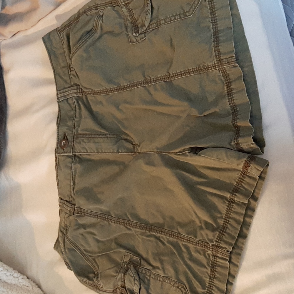 Woman's Cargo Shorts Size 12